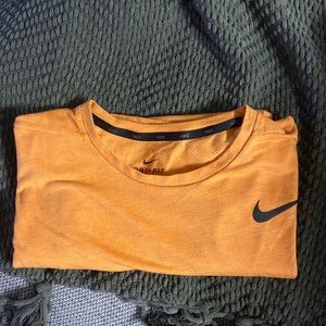 ORANGE NIKE DRIFIT TEE